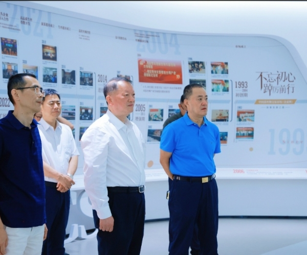 ?陈利众主席带队调研J9集团丝绸，，，赋能丝绸经典工业?