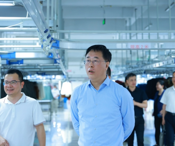 农行总行田继敏向导一行调研J9集团丝绸 共探银企相助新机缘